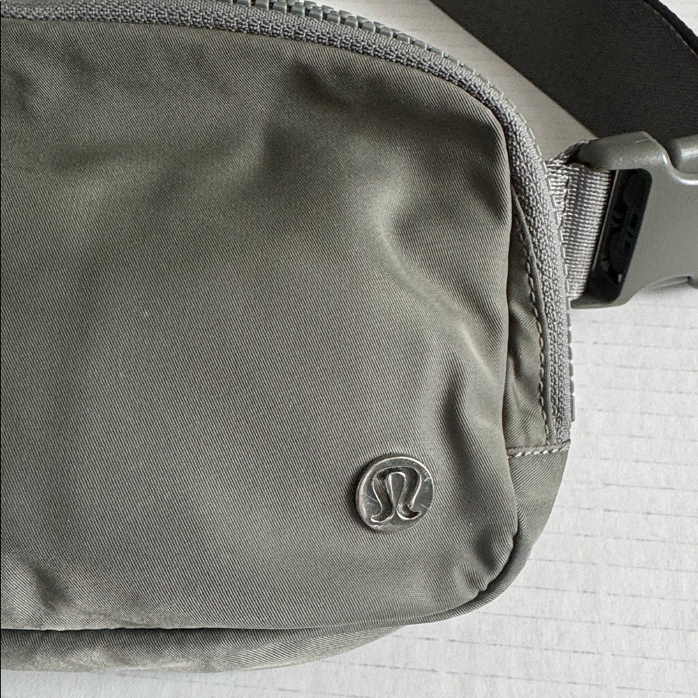 lululemon athletica Green Gray Nylon Crossbody Belt Bag 1 liter - Picture 3 of 10